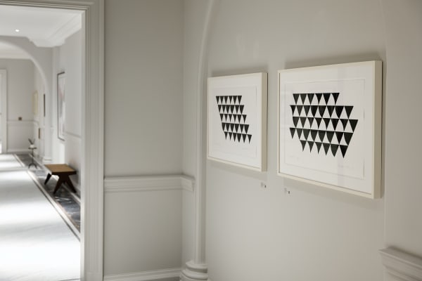 Bridget Riley Bagatelle Artwork Exhibition OWO Residences Raffles London Dellasposa Gallery