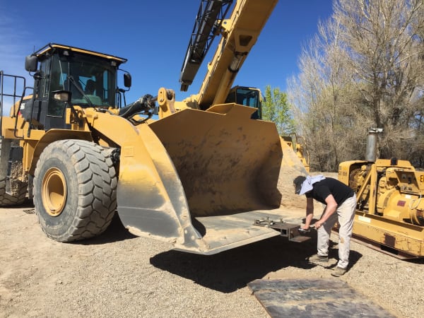 Mounting etching needle on CAT 960 loader