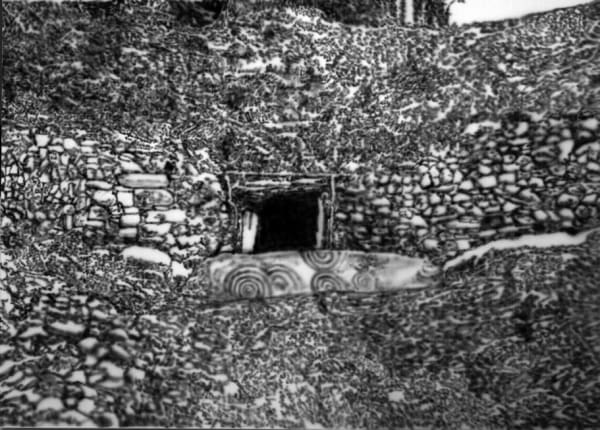 Portal (Newgrange), acrylic on canvas, 120 x120cm, 2020