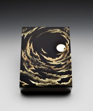 Asia Week New York 2018: Lacquer works by Yoshio Okada and Washi Screens by Kyoko Ibe