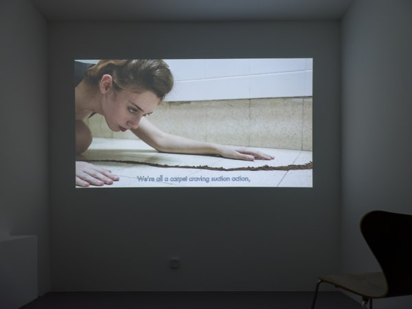 Roee Rosen, The Dust Channel, video, 23 min in loop, photo: Florian Kleinefenn, © Roee Rosen and Erna Hecey Luxembourg