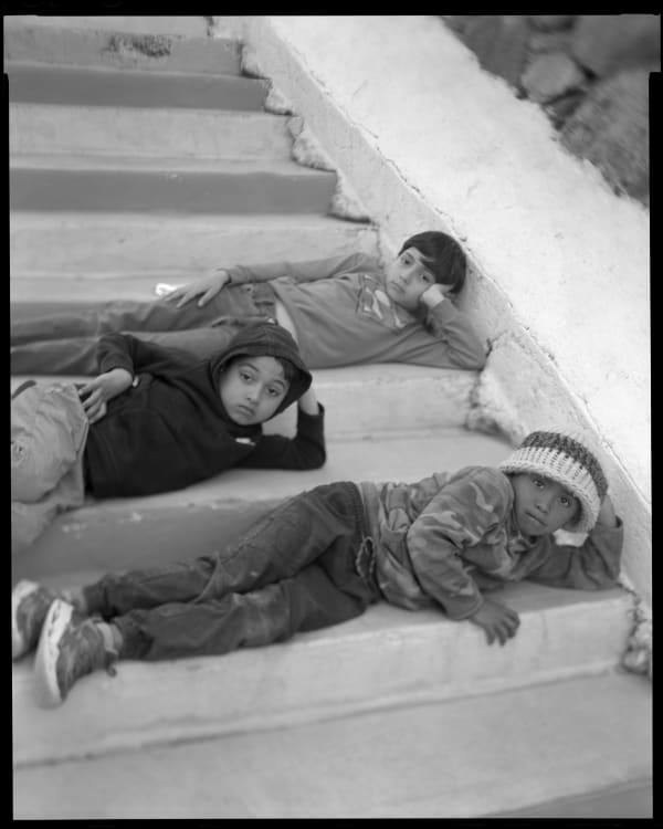 Lisa Elmaleh, Boys on the stairs, House of Mercy, Nogales, Sonora, Mexico; Niños en las escaleras, Casa de la Misericordia, Nogales, Sonora, México, 2023