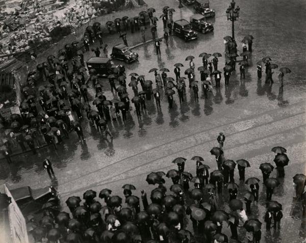 Kati Horna, Los paraguas, 1937
