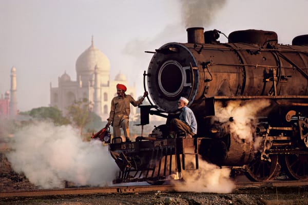 Steve McCurry, Taj and Train, Agra, Uttar India , 1983