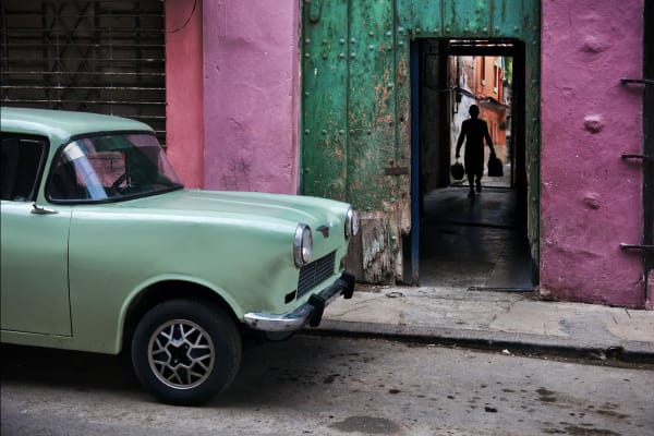 Steve McCurry, Russian Car in Old Havana, 2010