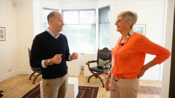 Kate Pasvol, Drops off her work at the gallery and has a chat with Ralph