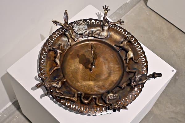 Emad Dhahir, Absured world, 2022, Bronze, 16x40x40cm