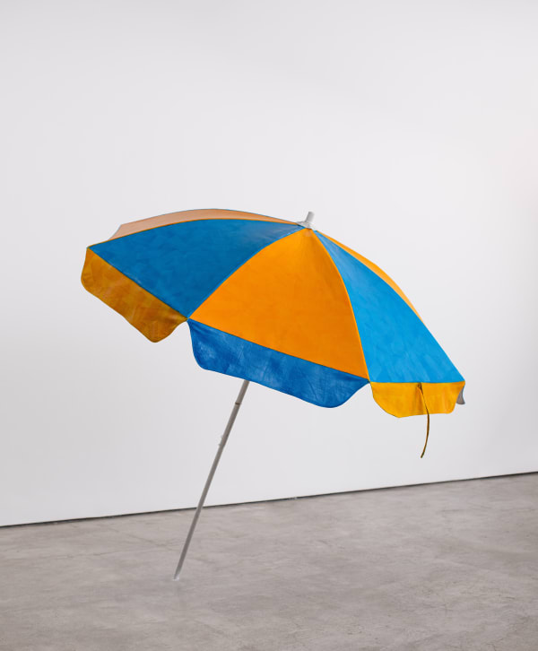 Cildo Meireles Guarda-Sol da série Camuflagens [Umbrella from the Camouflages series] , 1987 - 2023 acrílica sobte tela e estrutura de alumínio [acrylic on canvas and aluminum structure] 200 x 211 x 185 cm (aproximadamente) 78 ¾ x 83 ⅛ x 72 ⅞ in (approximately) Edition of 3 foto [photo]: Edouard Fraipont