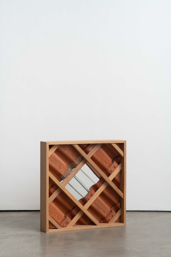 Gabriel Sierra Telhado Rebelde [Rebel Roof], 2025 telhas de terracota, vidro, madeira e ferragens terracotta tiles, glass, wood and hardware] 88.2 x 88.2 x 17 cm 34 3/4 x 34 3/4 x 6 3/4 in