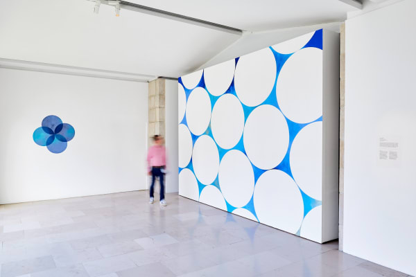 Vue de l'expostion Cécile BART Je suis bleue Musée national Marc Chagall 2021 © Anthony Lanneretonne