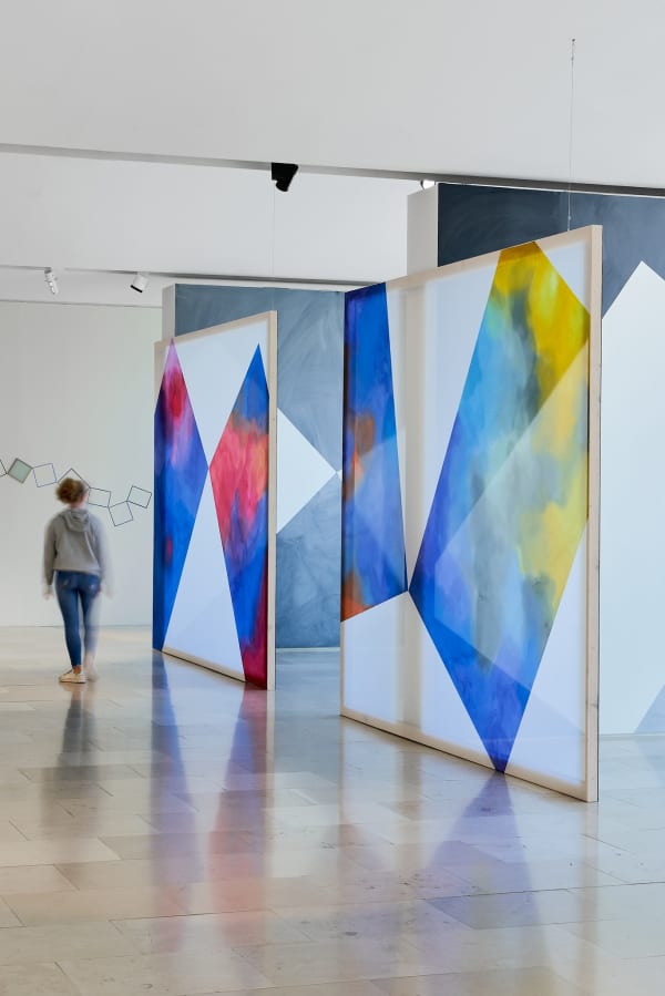 Vue de l'expostion Cécile BART Je suis bleue Musée national Marc Chagall 2021 © Anthony Lanneretonne