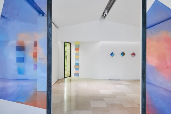 Vue de l'expostion Cécile BART Je suis bleue Musée national Marc Chagall 2021 © Anthony Lanneretonne