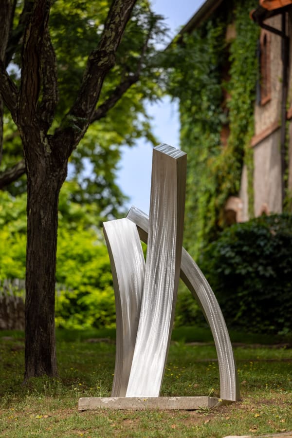 Stéphane GUIRAN Tercet III 2012 acier inoxydable 210 x 120 x 110 cm Courtesy de l’artiste et de la galerie Catherine Issert
