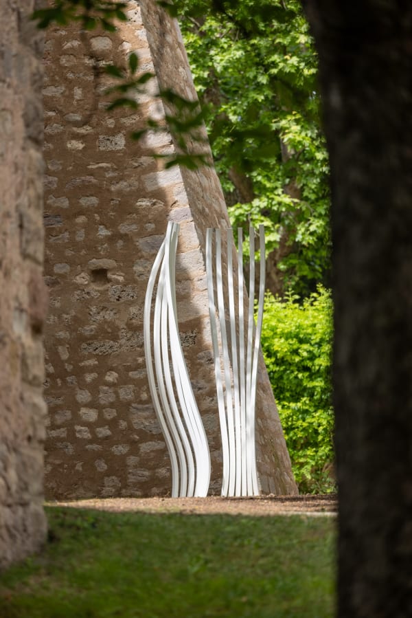 Stéphane GUIRAN Les ailes du silence 2014 acier inoxydable peint 300 x 130 x 130 cm oeuvre unique Courtesy de l’artiste et de la galerie Catherine Issert