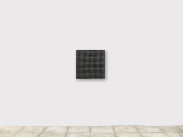 François MORELLET 2 doubles trames de grillage - 1° + 1° (#25 mm) 1973 Grillage sur bois 60 x 60 cm Courtesy de l’artiste et de la galerie Catherine Issert