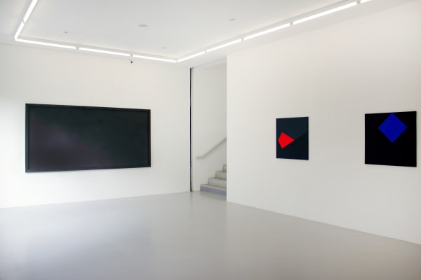 Cécile BART Sans titre, 1991 peinture/écran/tableau — peinture glycérophtalique, Tergal « Plein jour », châssis aluminium 150 x 300 x 4 cm FNAC 02-1123 Centre national des arts plastiques – Espace de l’Art Concret, Donation Albers-Honegger Ode BERTRAND Cyanée II, 2009 huile sur toile 80 x 80 cm Collection Ode Bertrand Ode BERTRAND Losange outremer, 2012 huile sur toile 80 x 80 cm Collection Ode Bertrand © Adagp, Paris 2023