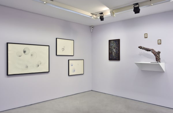 Vue de l'exposition "Bernard Réquichot, Les Requichot de Cordier" Photo © Rebecca Fanuele