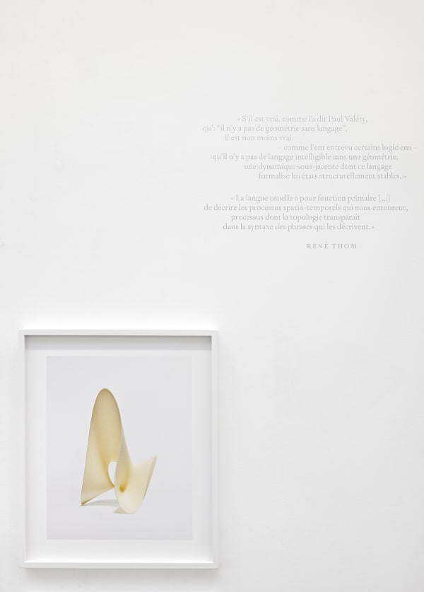 Les géométries de l'esprit, image latente, de Marina Gadonneix avec Victor Rambaud. Photo : Rebecca Fanuele.