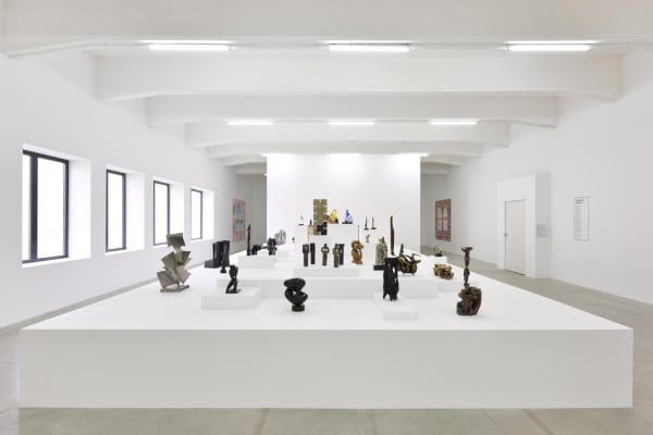"Kleinplastik (abstrakte)" "L'Almanach 23", Consortium Musem, Dijon, 2023 Photo : Rebecca Fanuele © Consortium Museum