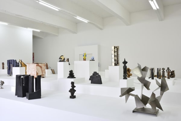"Kleinplastik (abstrakte)" "L'Almanach 23", Consortium Musem, Dijon, 2023 Photo : Rebecca Fanuele © Consortium Museum