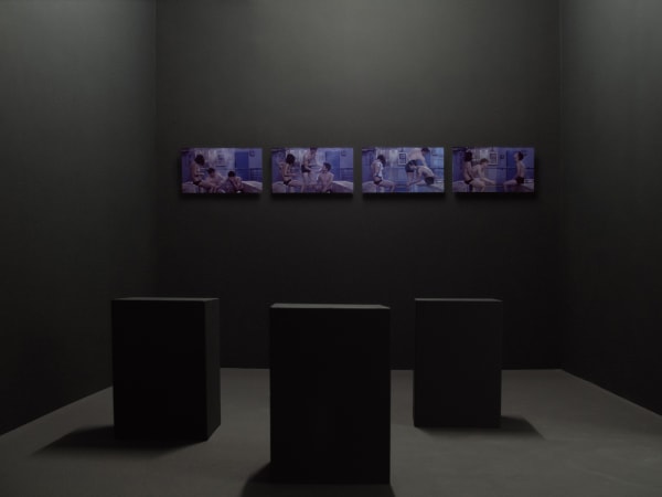 LA FORME DE SON CORPS AVEC L'EXCÈS DE SABLE Romain Kronenberg