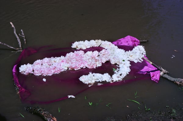 Ana Mendieta Flower Person, Flower Body, 1975 / 2020 Color photograph 16 x 20 in (40.6 x 50.8 cm) Framed: 22 ½ x 28 ⅞ x 1 ⅜ in (57.1 x 73.3 x 3.5 cm) Edition of 10 with 3 AP (GP2651)