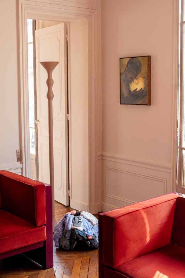 Adoration by Xie Lei, above a sculpture by Brian Rochefort © Arnau Bach