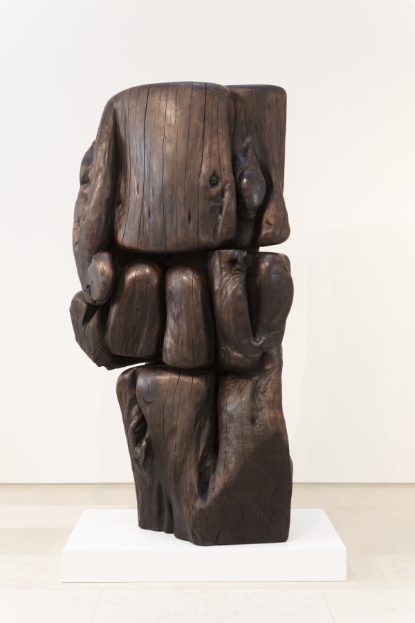 Keping Wang Si près deux cents ans, 2019 Wood carving / Cypress 210 x 110 x 50 cm