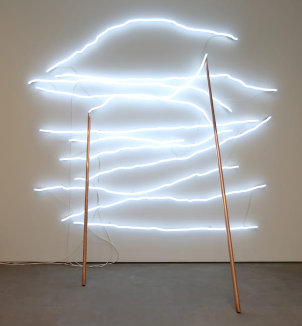 Sarkis, Scène en cuivre avec néons et deux tubes en cuivre “10.2012”, 2012
