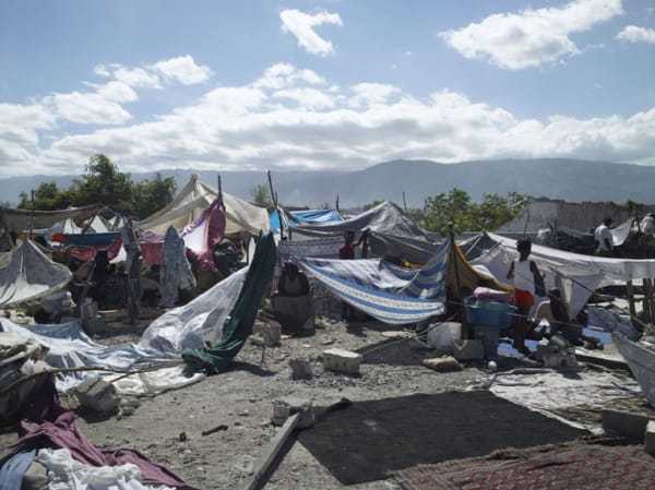 Luc Delahaye , Camp Texaco, Port-au-Prince, 2010