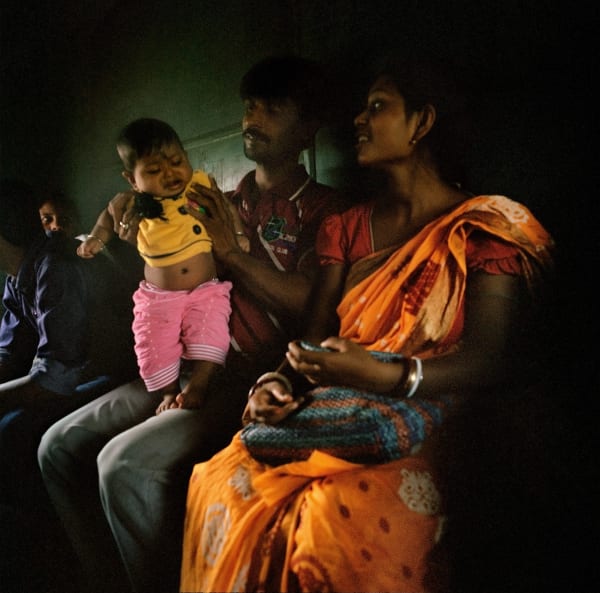Patrick Faigenbaum, Une famille dans le train entre Kolkata et Bandel, 2014