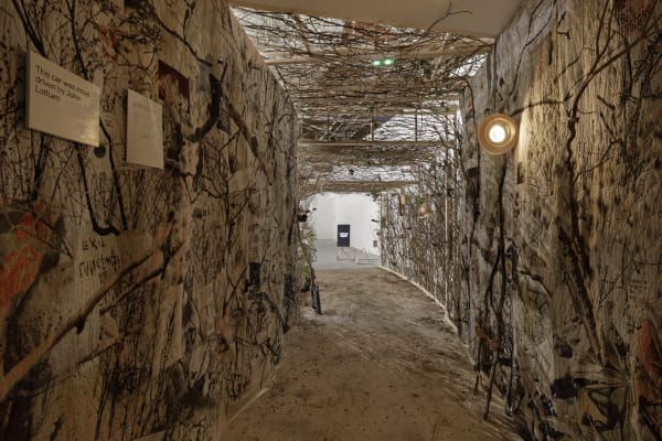 Laure Prouvost : Ring, Sing and Drink for Trespassing