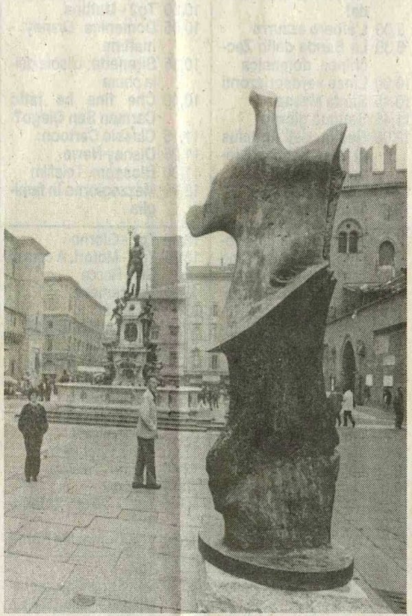 © Maggiore g.a.m. | Pictures of the Henry Moore's exhibition in Piazza del Nettuno from "Il Resto del Carlino" - Bologna, 12th November 1995