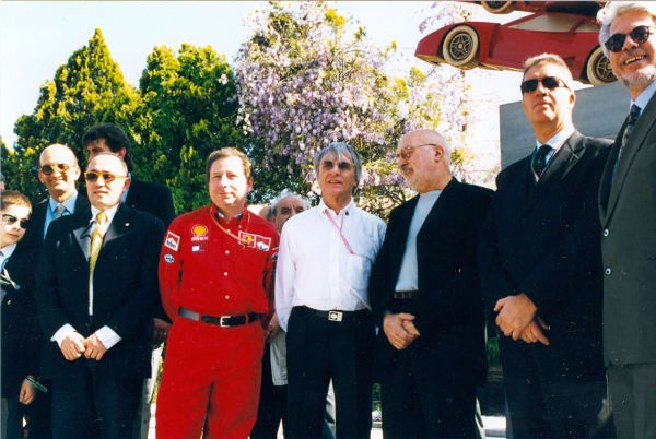 © Maggiore g.a.m. | Franco Calarota, Jean Todt, Bernie Eccleston, Arman, Piero Ferrari and Raffaello de Brasi at the vernissage of Rampante by Arman, Imola, 1999.