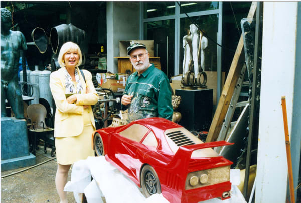 © Maggiore g.a.m. | Roberta Calarota and Arman during the making of Rampante by Arman, 1999.
