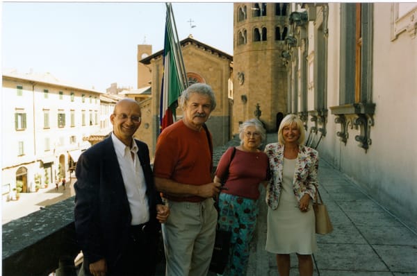 © Maggiore g.a.m. | From left Franco Calarota, Mel Ramos, Leta Ramos, Roberta Calarota in Orvieto, summer 2001