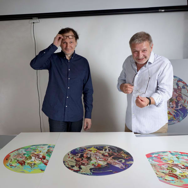 2016 год. Художник Владимир Григ и Сергей Гридчин с тиражными работами из серии «Последняя Пангея»