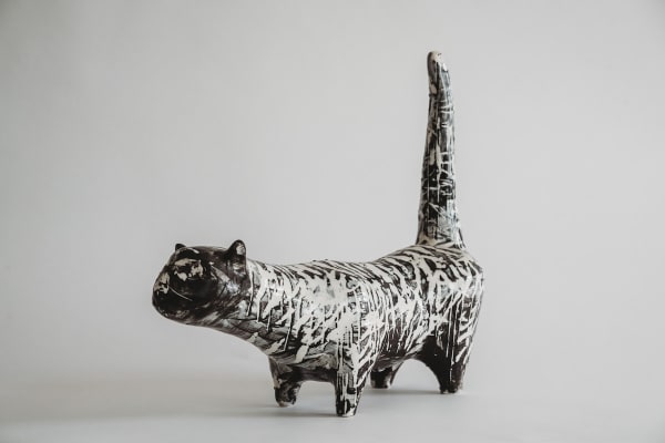 Rare David Hockney ceramic cat on view at Grosvenor Gallery