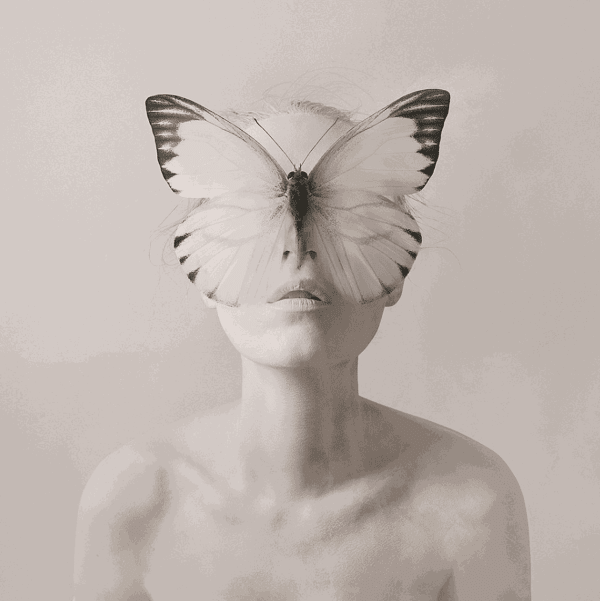 Flora Borsi about