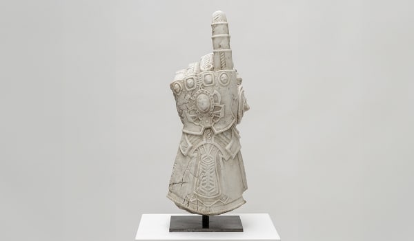 Filippo Tincolini, Hand of Justice. 2024 Bianco Carrara, Marmo Patinato Carrara_ 86x97x245 cm PH:Laura Veschi Courtes: Filippo Tincolini Studio