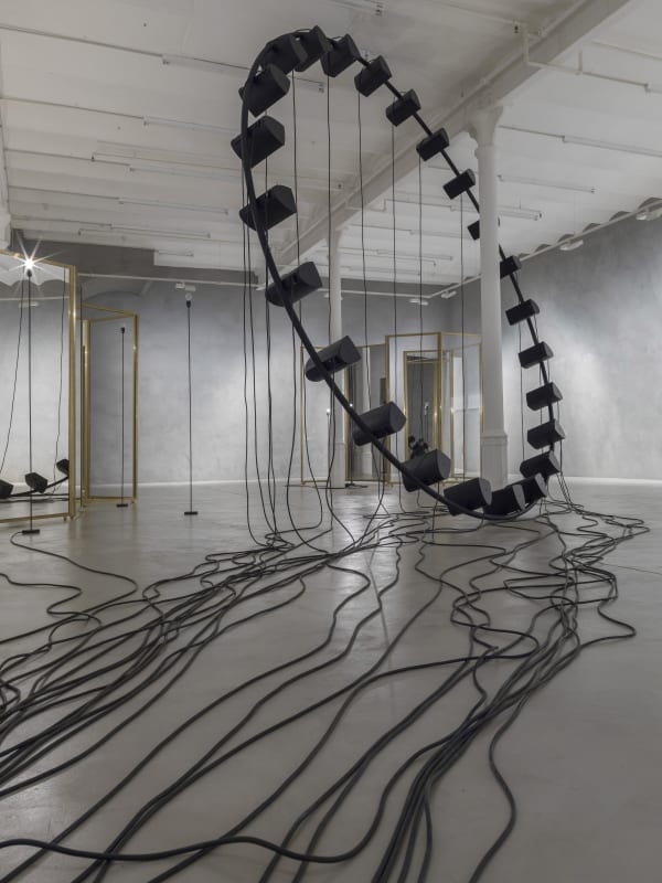 Alicja Kwade, Clout-Count (2018), GLANCES at Blueproject Foundation, Barcelona, 2018. Courtesy of the artist, Foto: Roman März