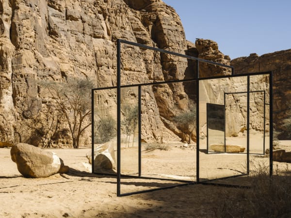 In Blur, 2022 powder coated writing steel, mirror, stones, objects 4,1 x 4,7 x 13,3 m Image: Lance Gerber