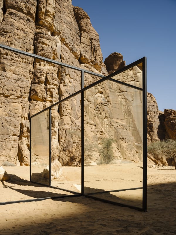 In Blur, 2022 powder coated writing steel, mirror, stones, objects 4,1 x 4,7 x 13,3 m Image: Lance Gerber