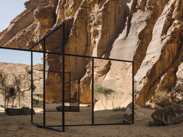In Blur, 2022 powder coated writing steel, mirror, stones, objects 4,1 x 4,7 x 13,3 m Image: Lance Gerber