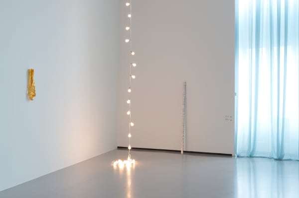 Photo: Heinz Peter Knes / Photo: Marc Domage Installation views, ‘Felix Gonzalez-Torres and Roni Horn,’ Bourse de Commerce, Paris, 2022...
