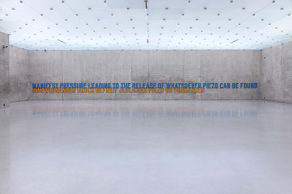 © Lawrence Weiner | ARS, New York | Bildrecht, Wien, 2016 und Kunsthaus Bregenz