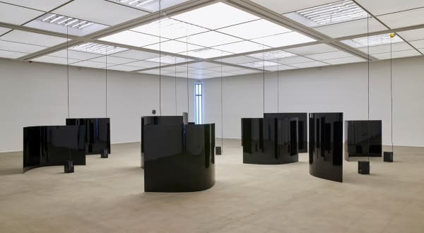Alicja Kwade, Der Tag ohne Gestern (Dimension 1-11), 2009, Lehmbruck Museum, © die Künstlerin, Photo Dejan Saric