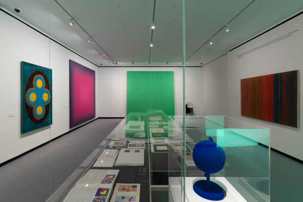 Installation view, 'Lo tienes que ver. La autonomía del color en el arte abstracto', 2025, Fundación Juan March. Photograph: Dolores Iglesias Fernández - Archivo Fundación Juan March.