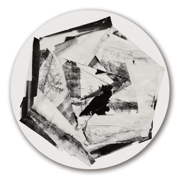 ZHENG CHONGBIN 郑重宾 Circle without Silence 有动静的圆周, 2017 Ink and acrylic on xuan paper 墨 丙烯 宣纸 245 cm diameter