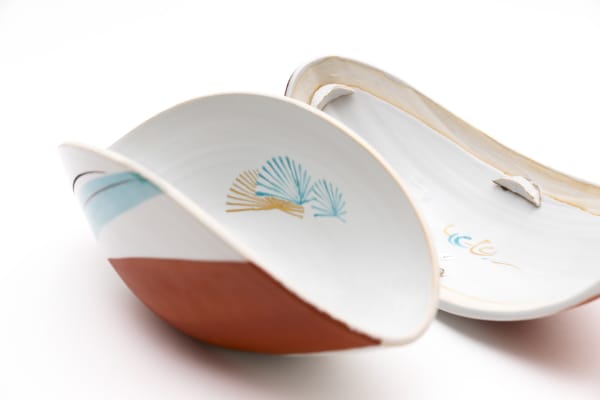 C14323 3 Aka E Lidded Container With Line Pattern H5 W11 1 2 D6 1 2In H12 4 W29 D16Cm